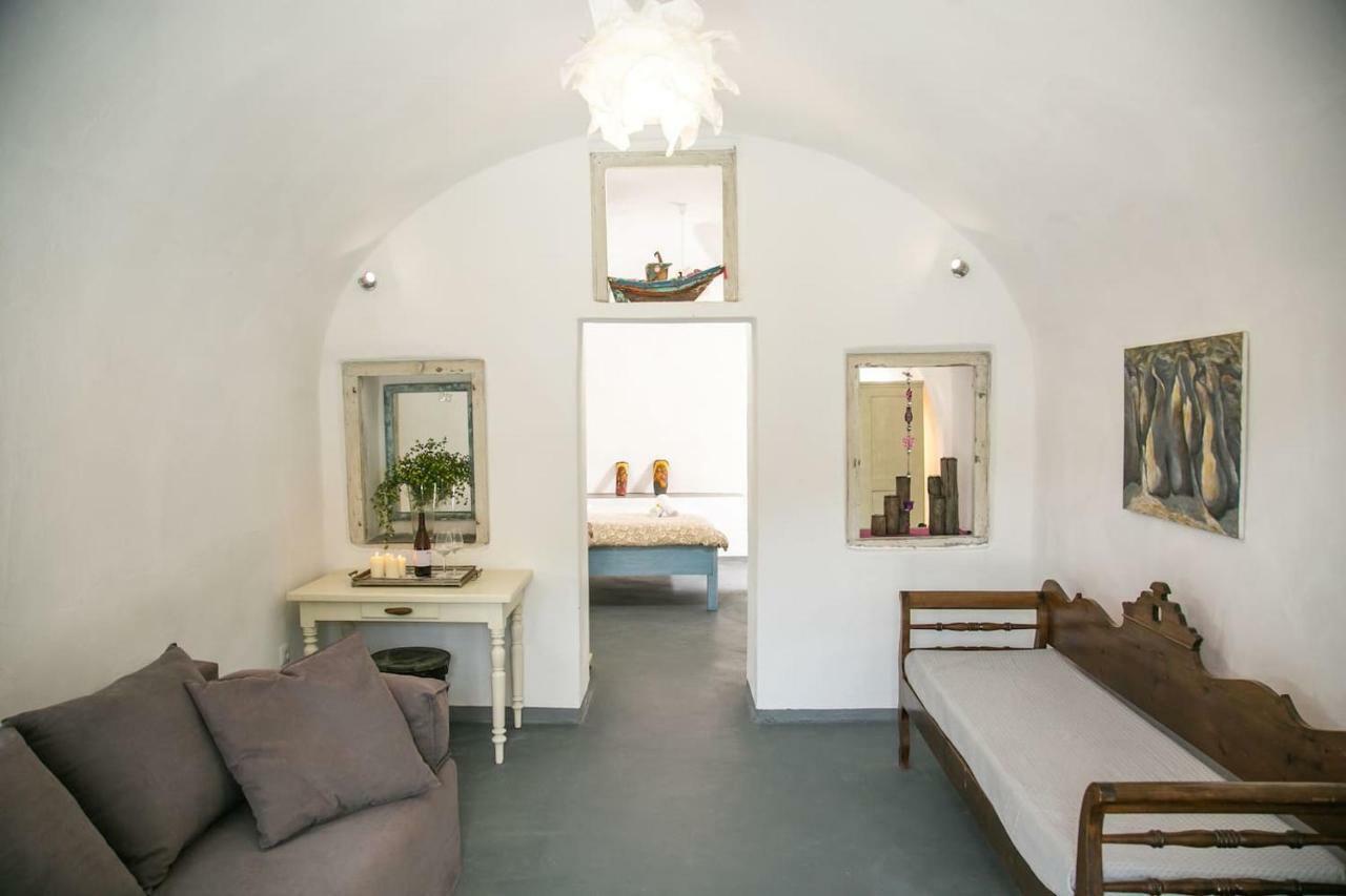 Agrilia Secluded Cave House Villa Thirasía Dış mekan fotoğraf